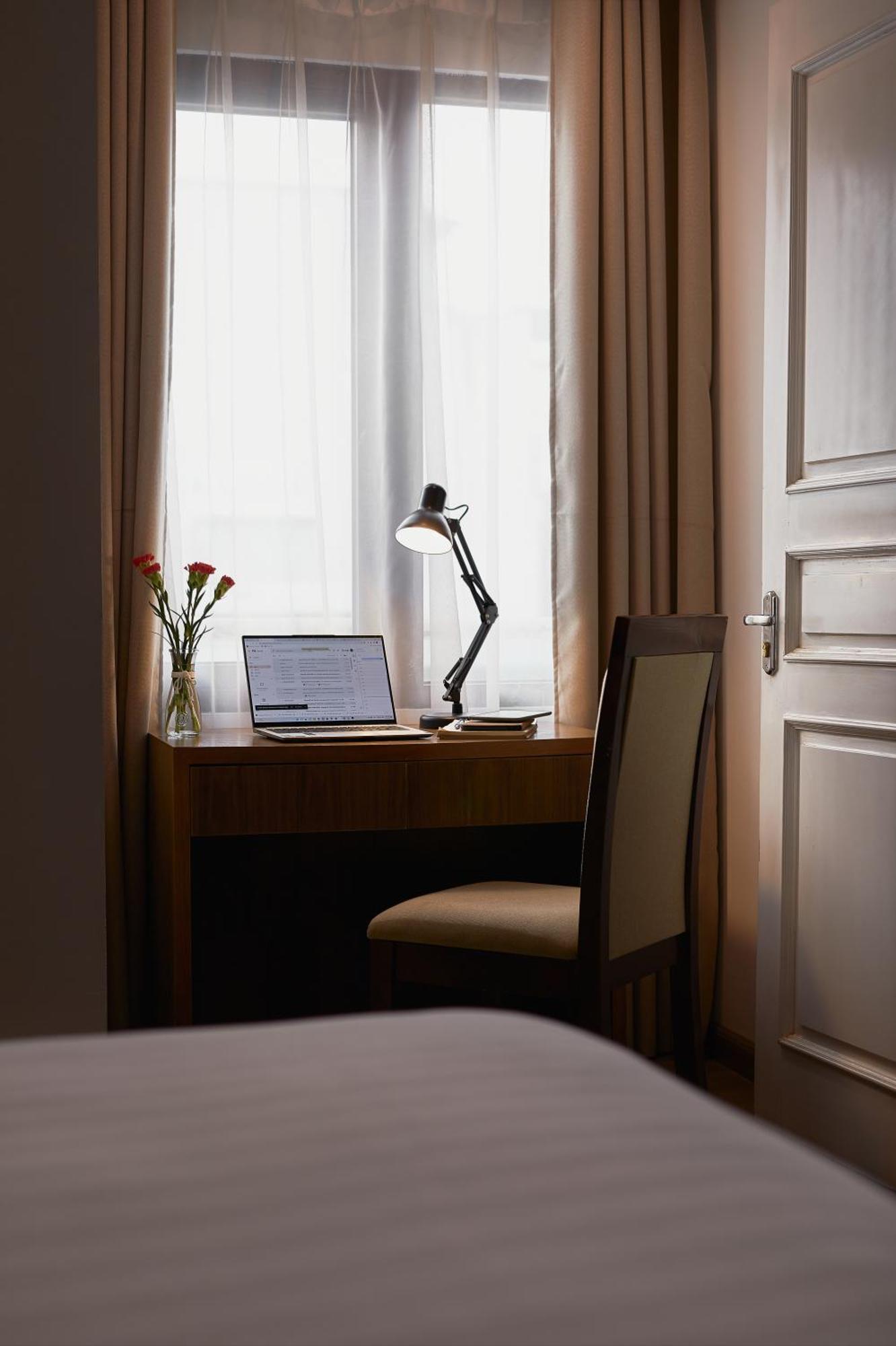 The Bloom Classic - Hotel And Bistro Ханой Екстериор снимка